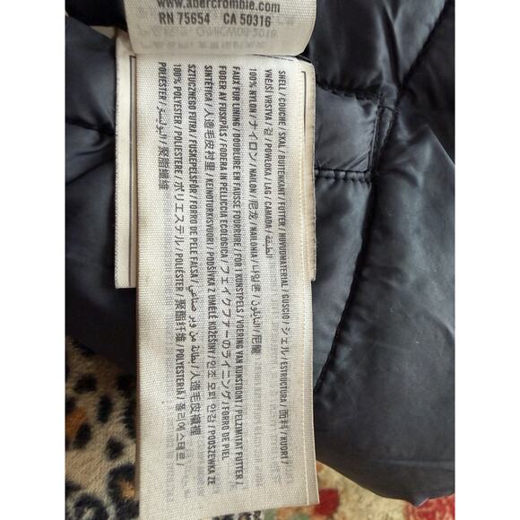 Unisex Kids 13/14 Abercrombie Black puffer quilted Jacket fleece lined hooded - Picture 9 of 10